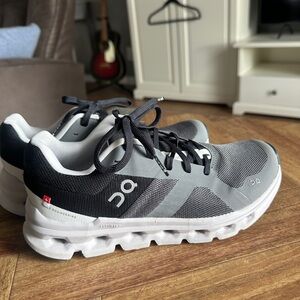 On cloudrunner women 7 / 38